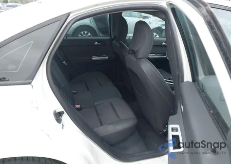 2011 Volvo S40 T5/T5 R-Design z USA, uszkodzony, nr VIN YV1672MSXB2537215